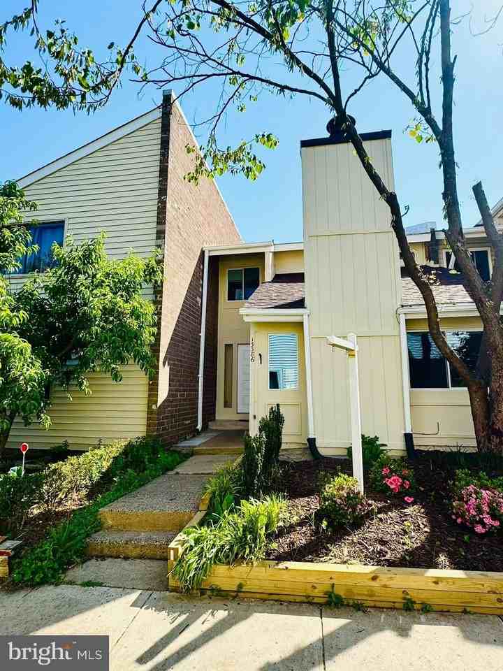 13386 Hungerford Pl - Photo 3 of 32