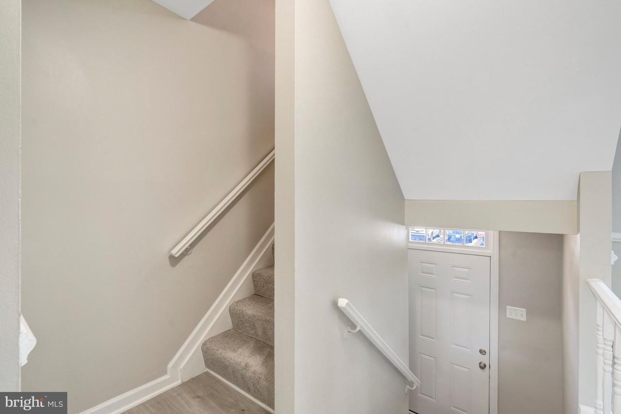 7065 Leewood Forest Dr - Photo 4 of 50