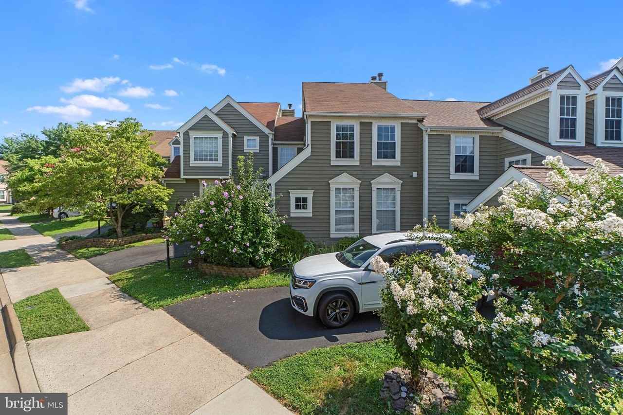 21163 Crocus Ter - Photo 2 of 33
