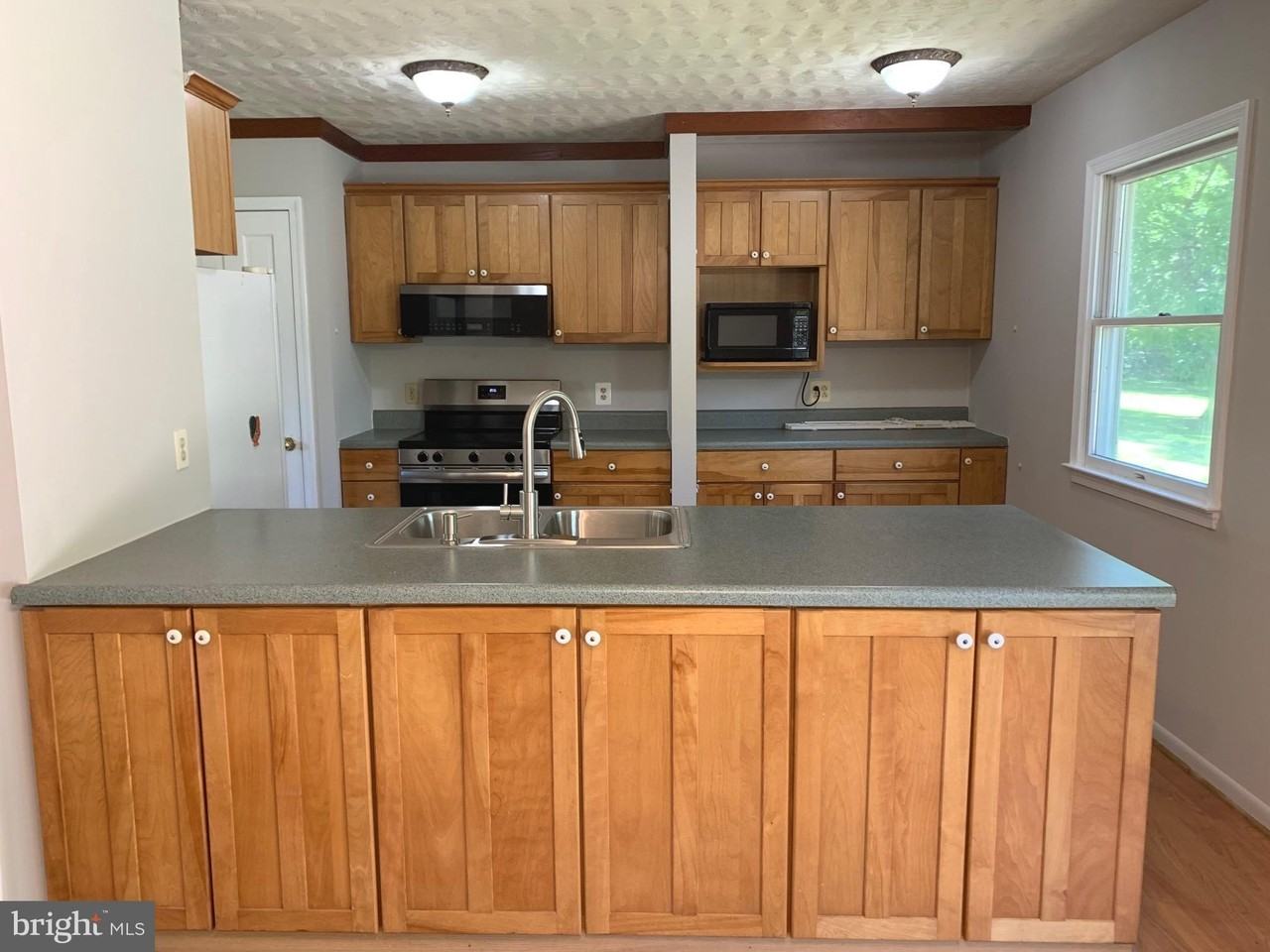 10413 Elys Ford Rd - Photo 5 of 15