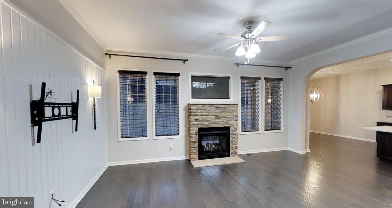 141 Coachman Cir - Photo 4 of 49