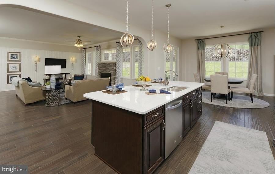 141 Coachman Cir - Photo 7 of 49