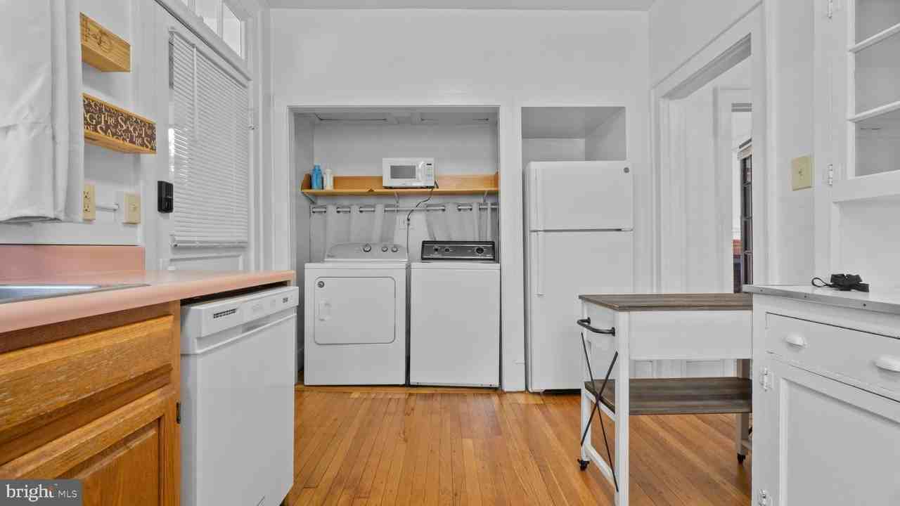 506 E Liberty St #A - Photo 3 of 13