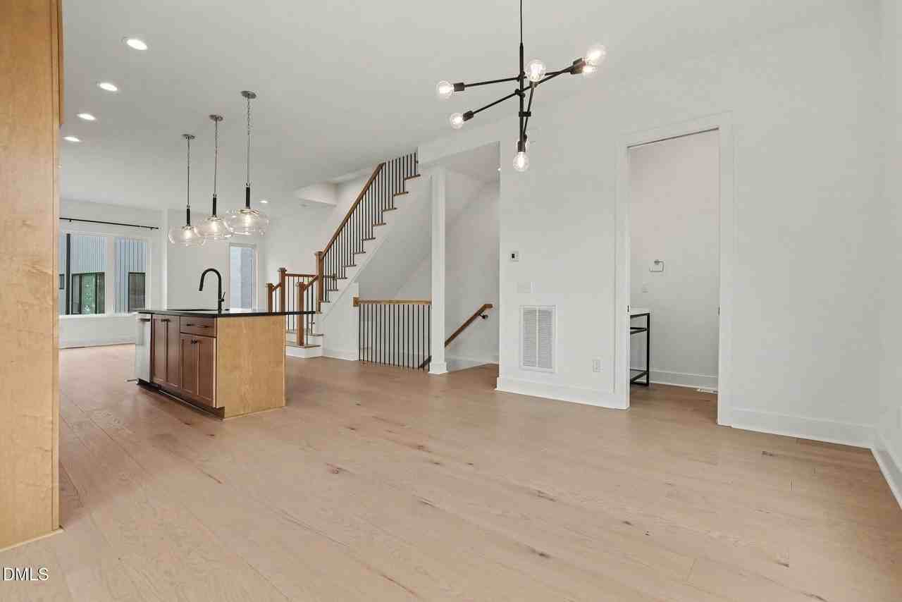 2000 Moody Ln - Photo 5 of 31
