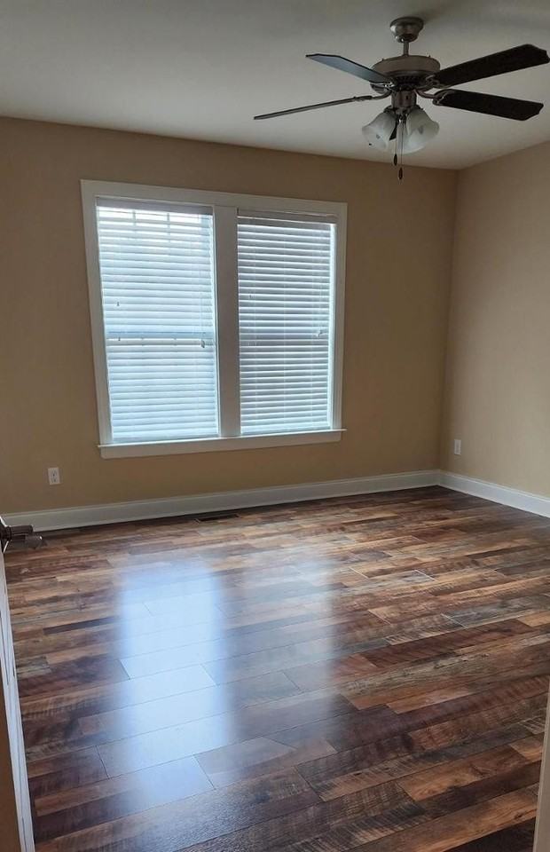 21 Hunters Point Ct - Photo 3 of 13