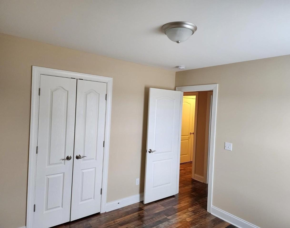 21 Hunters Point Ct - Photo 7 of 13