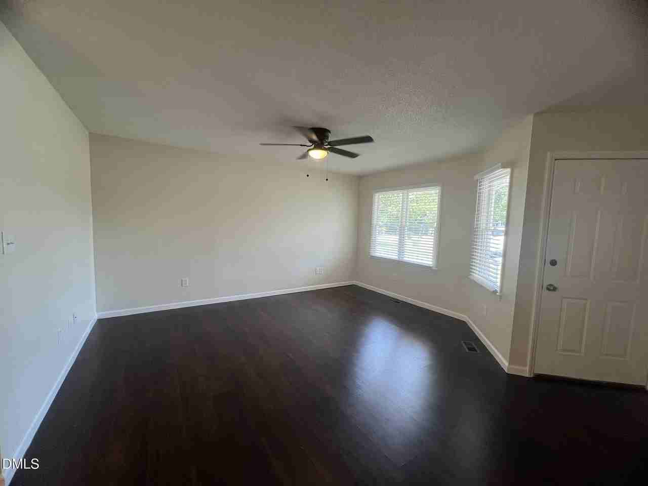 500 Chinaberry Ln - Photo 3 of 17