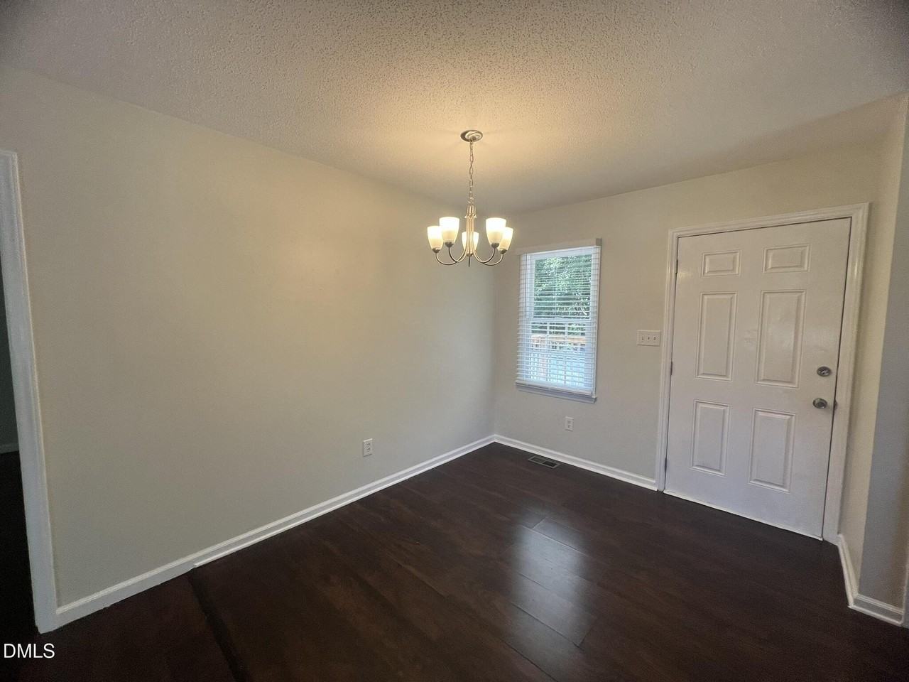 500 Chinaberry Ln - Photo 4 of 17