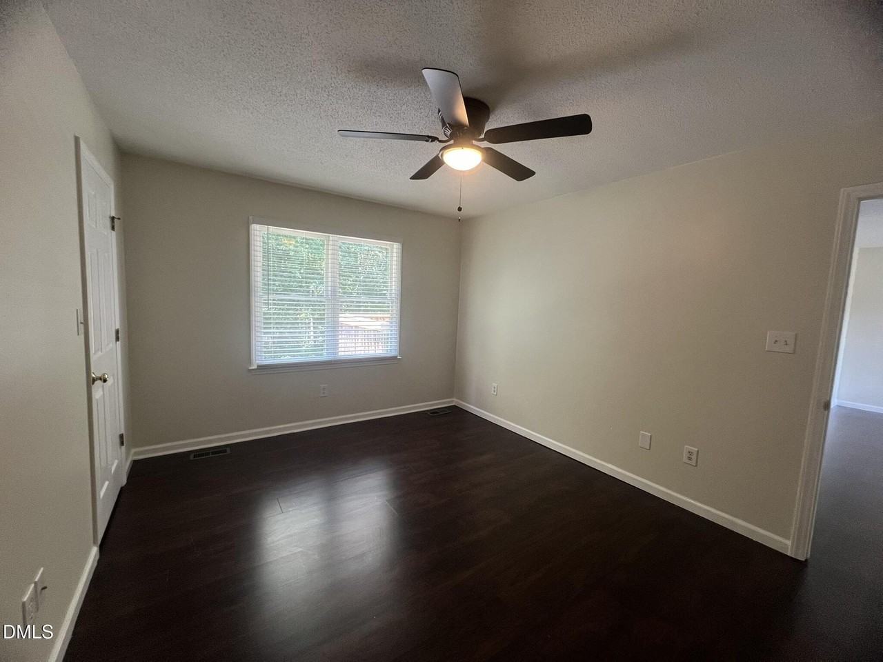 500 Chinaberry Ln - Photo 6 of 17