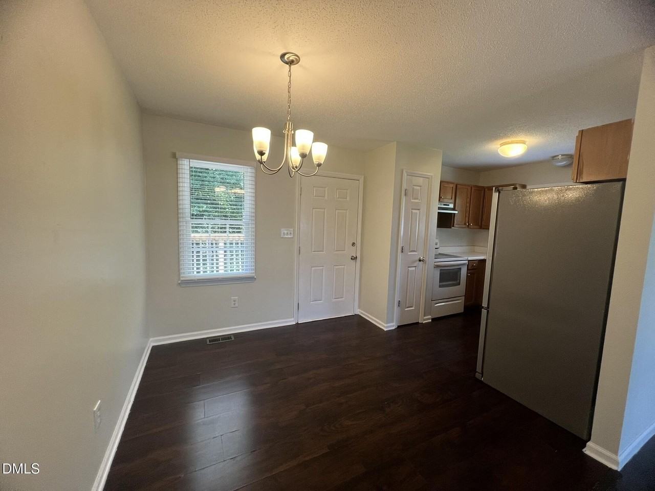 500 Chinaberry Ln - Photo 7 of 17