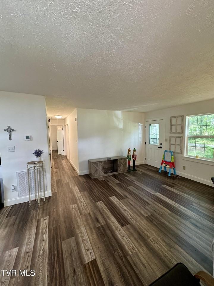 1006 Idlewylde Cir - Photo 4 of 11