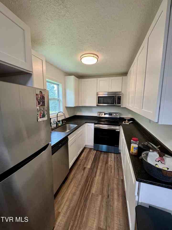 1006 Idlewylde Cir - Photo 6 of 11