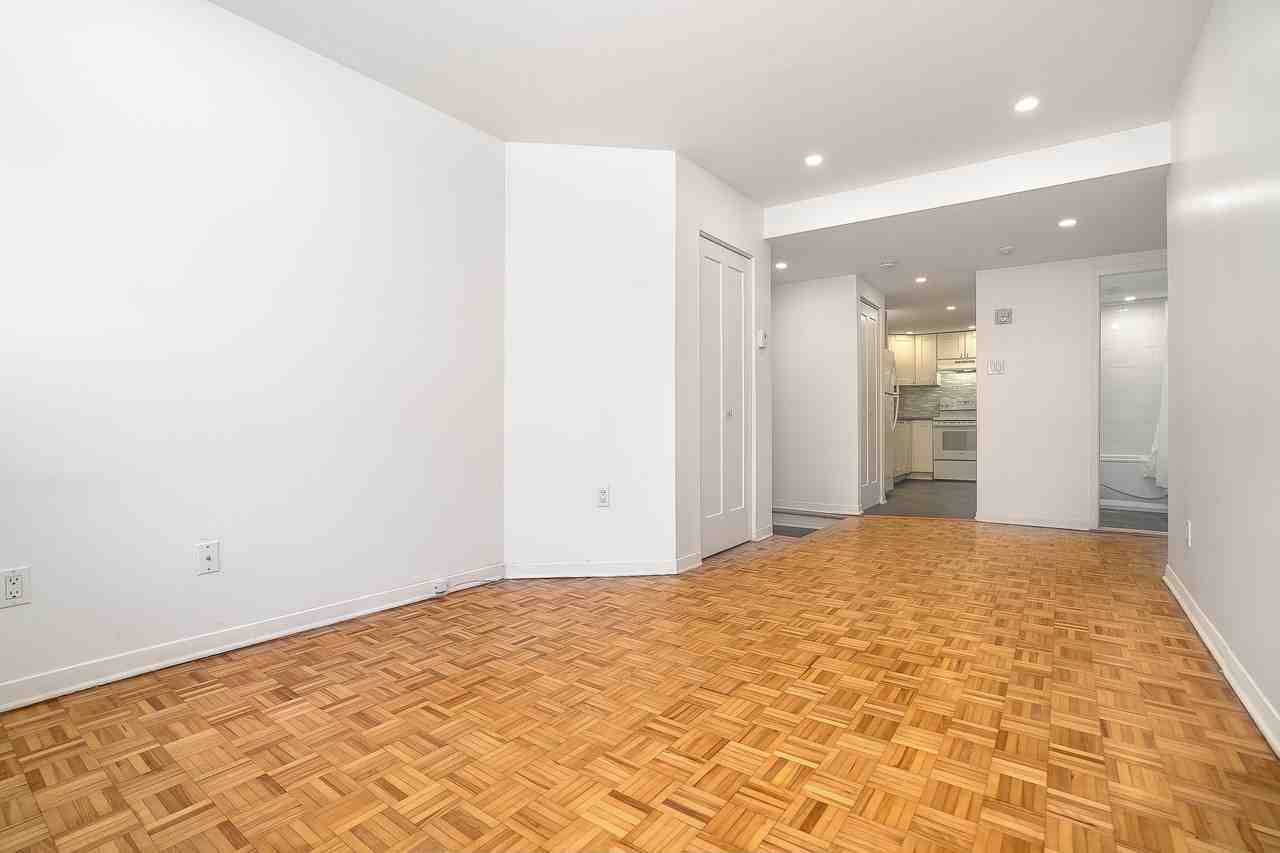 2235 Av Prud'Homme — photo 3