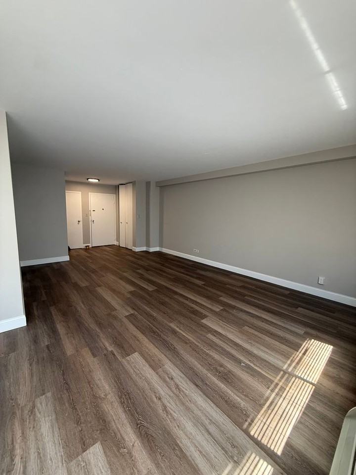 The Town House - Photo 2 of 18