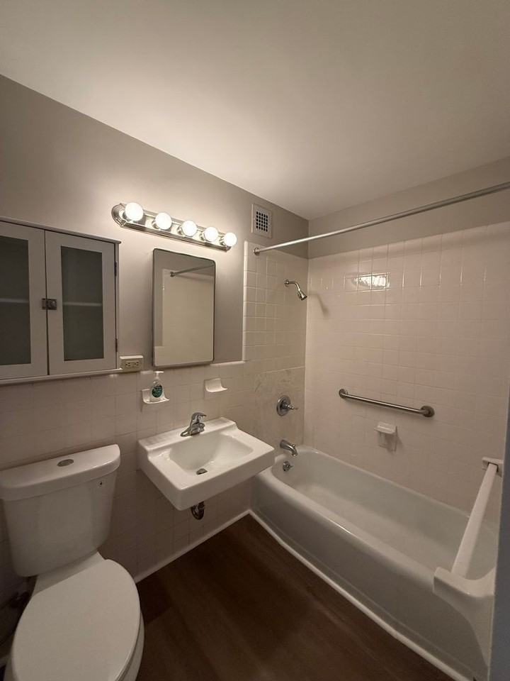 The Town House - Photo 6 of 18