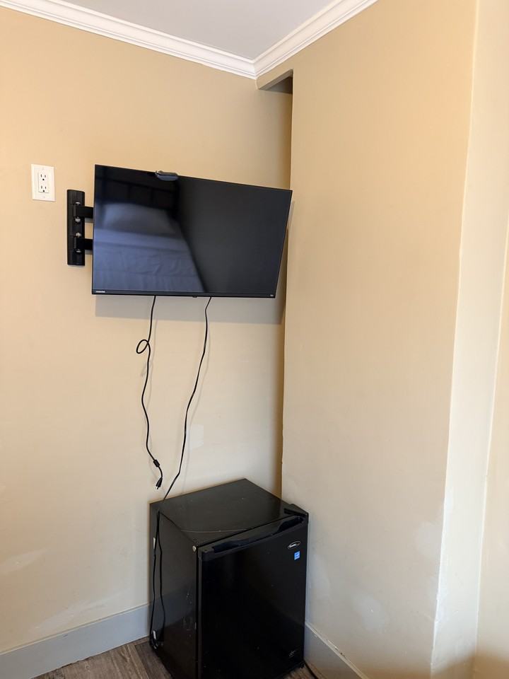 1335 J Street - Photo 3 of 4