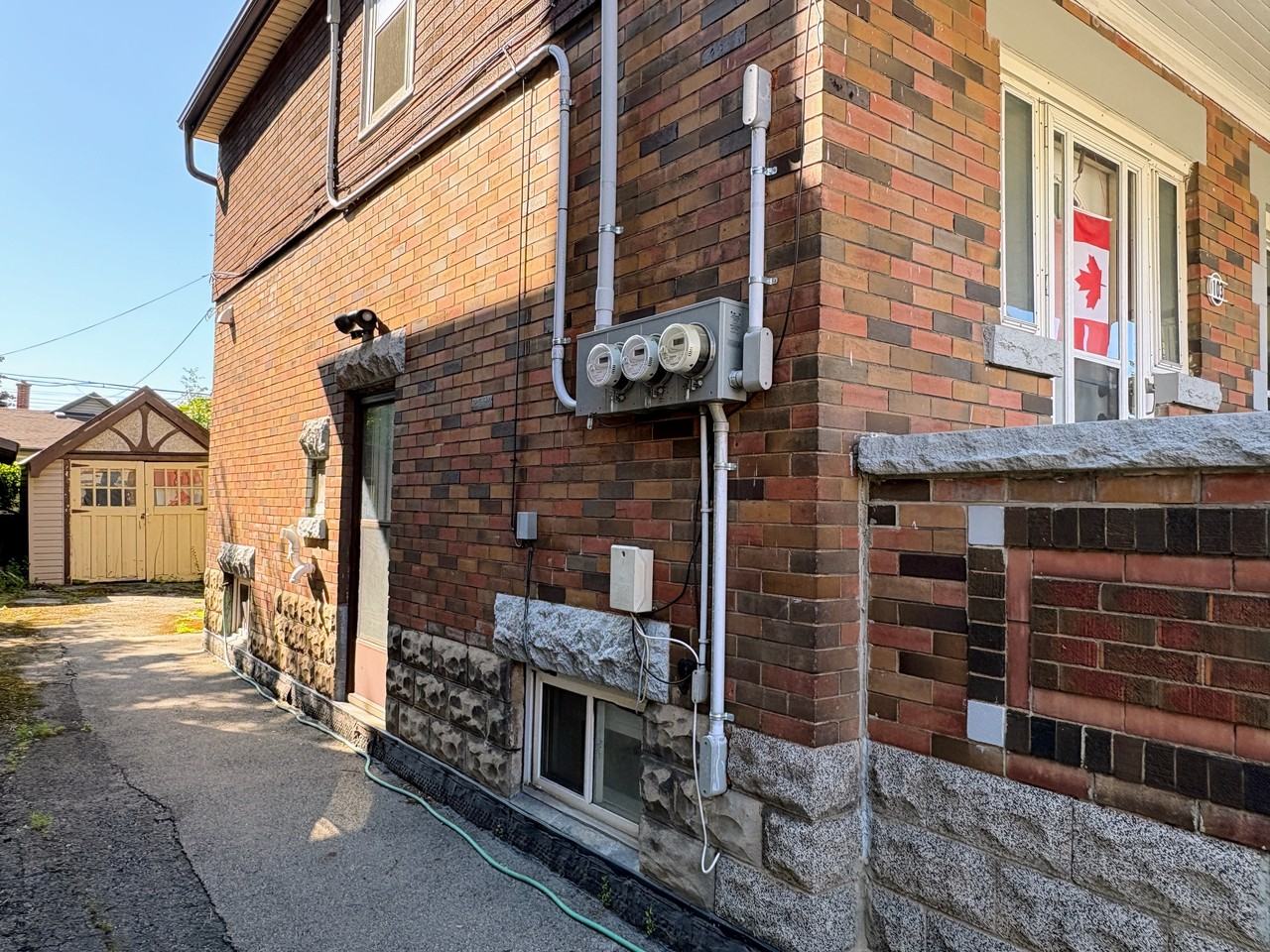 103 Tragina Avenue North - Photo 2 of 8