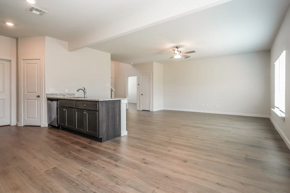 1540 Harvester Dr - Photo 6 of 17