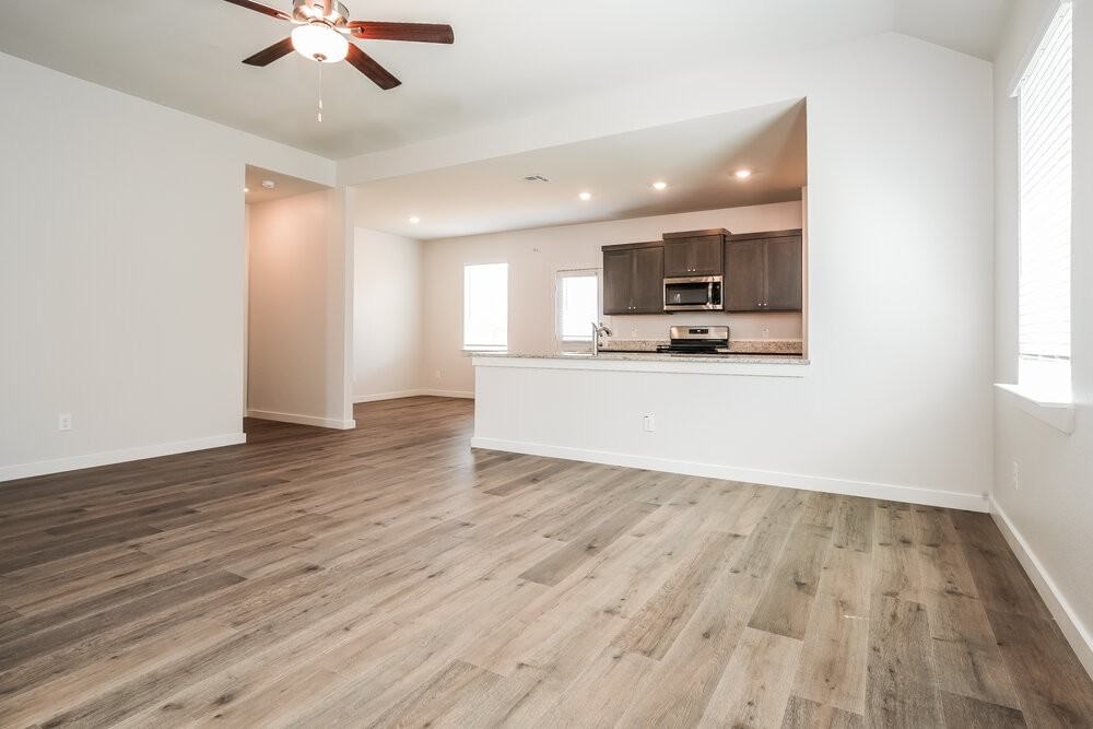 1532 Harvester Dr - Photo 5 of 16