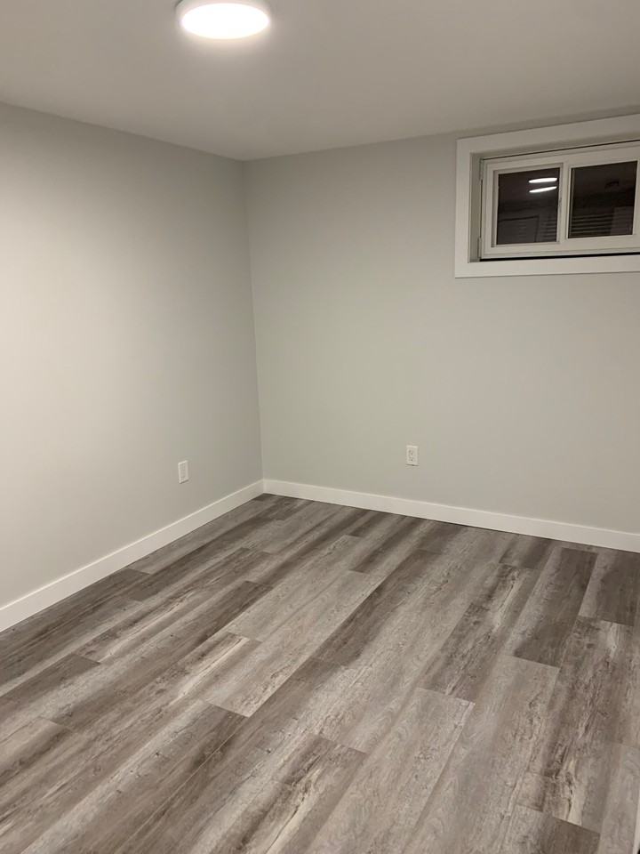 31 Lambert Cres BSMT Suite - Photo 2 of 8