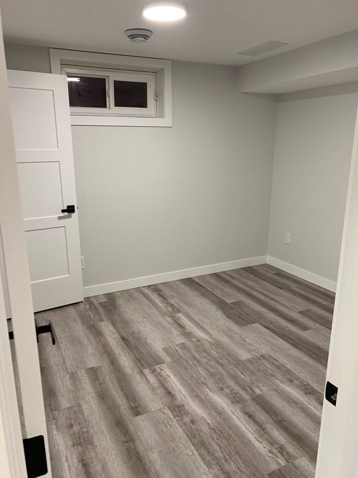 31 Lambert Cres BSMT Suite - Photo 3 of 8