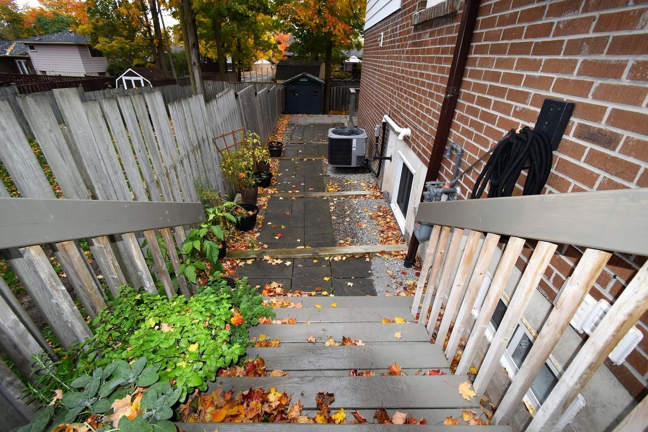16 Woodgrove Crt - Photo 3 of 20