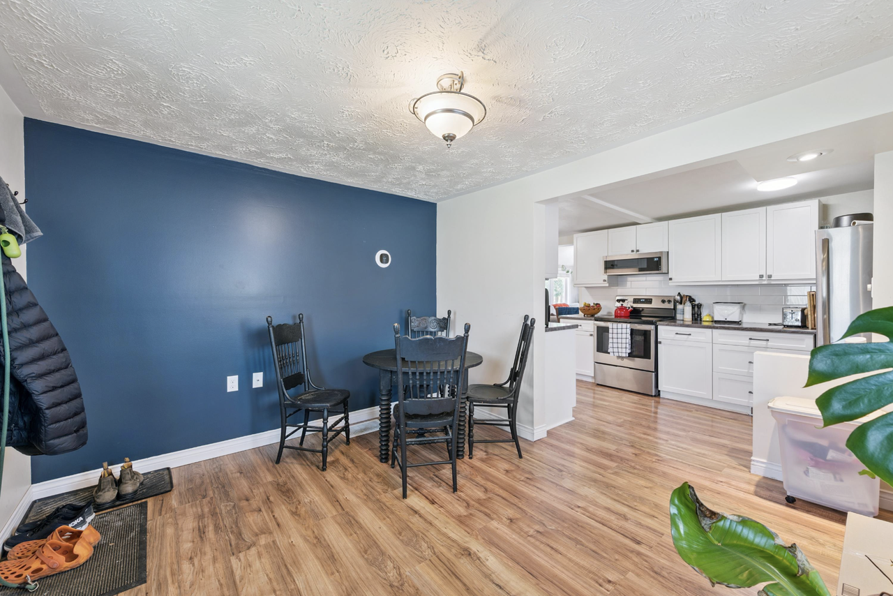 161 Grange St - Photo 3 of 23