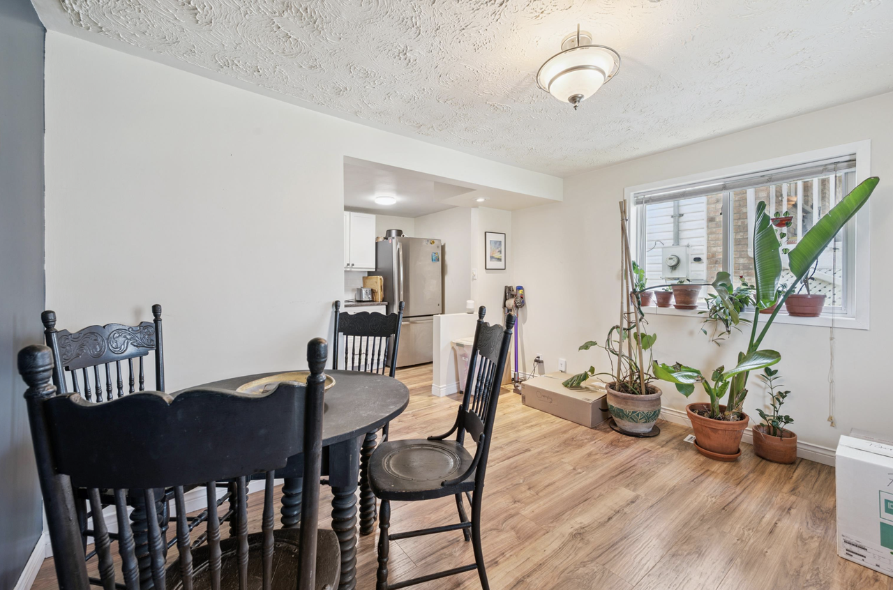 161 Grange St - Photo 4 of 23