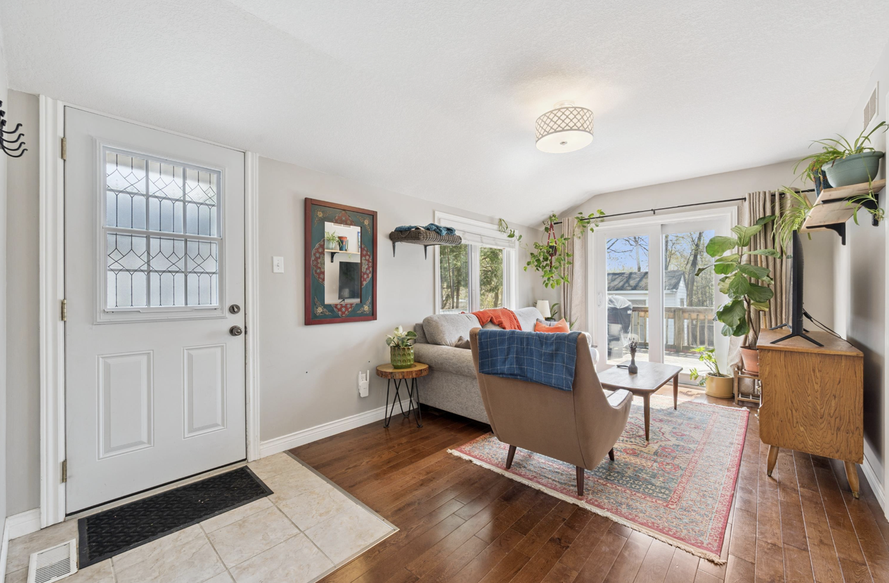 161 Grange St - Photo 5 of 23