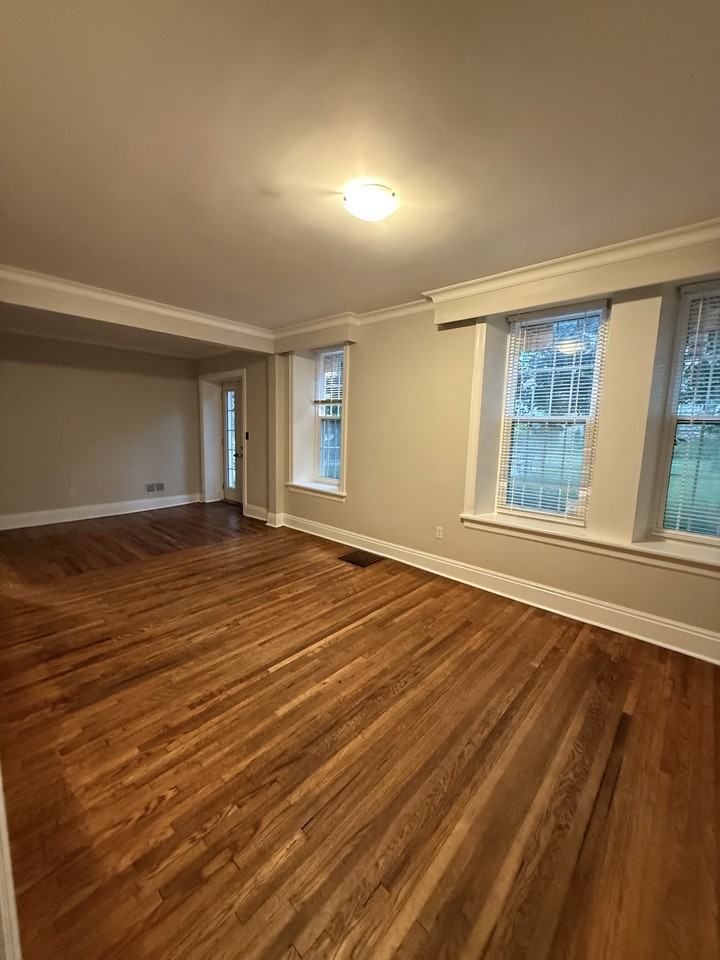 153 Norfolk St - Photo 3 of 23