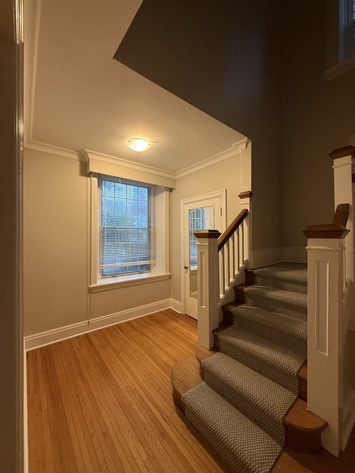 153 Norfolk St - Photo 4 of 23