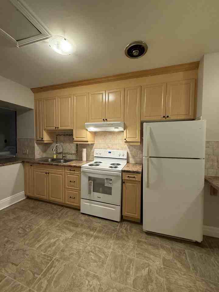 153 Norfolk St - Photo 6 of 23