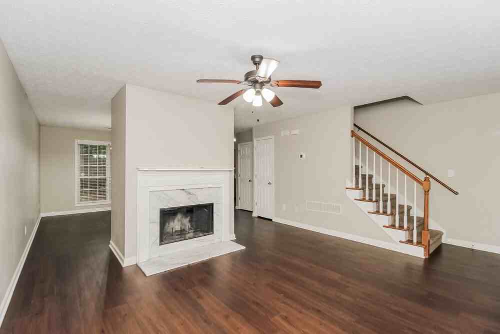 2320 Kissing Tree Ln Se - Photo 4 of 20