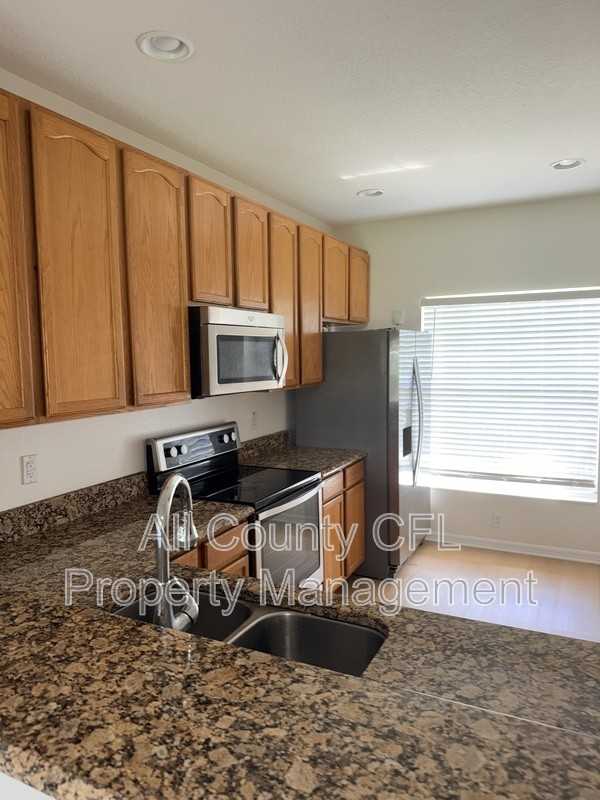 3414 Wilshire Way Rd - Photo 2 of 8
