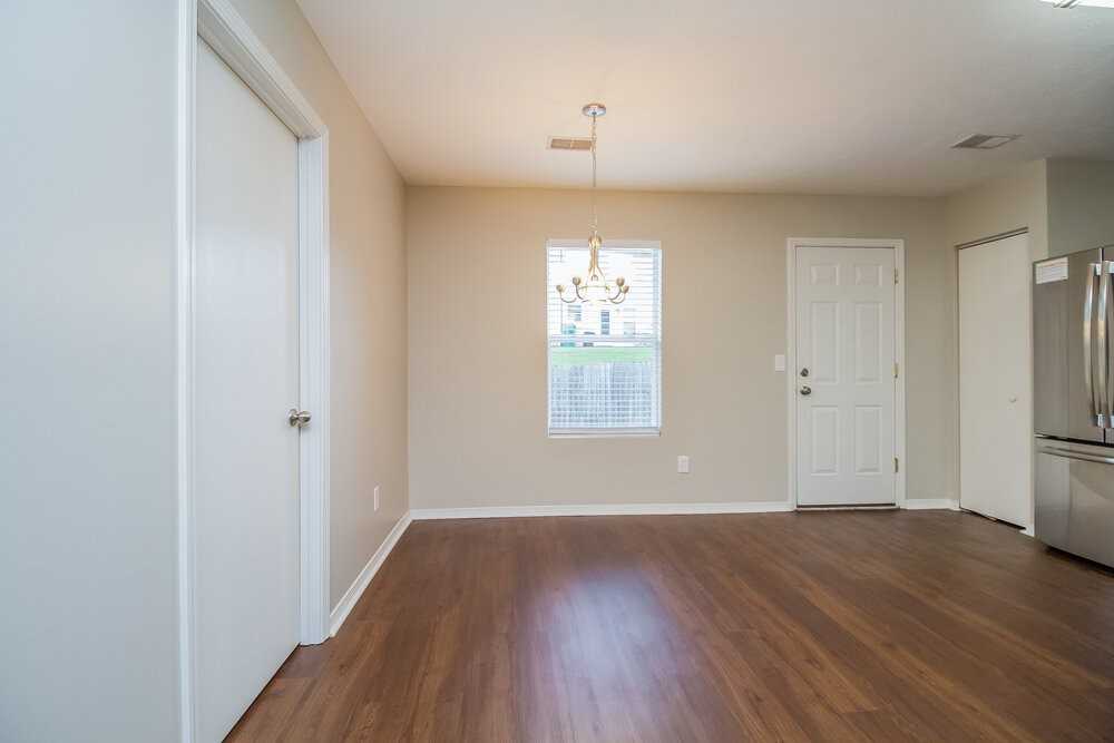 2776 Sutherland Dr - Photo 6 of 17