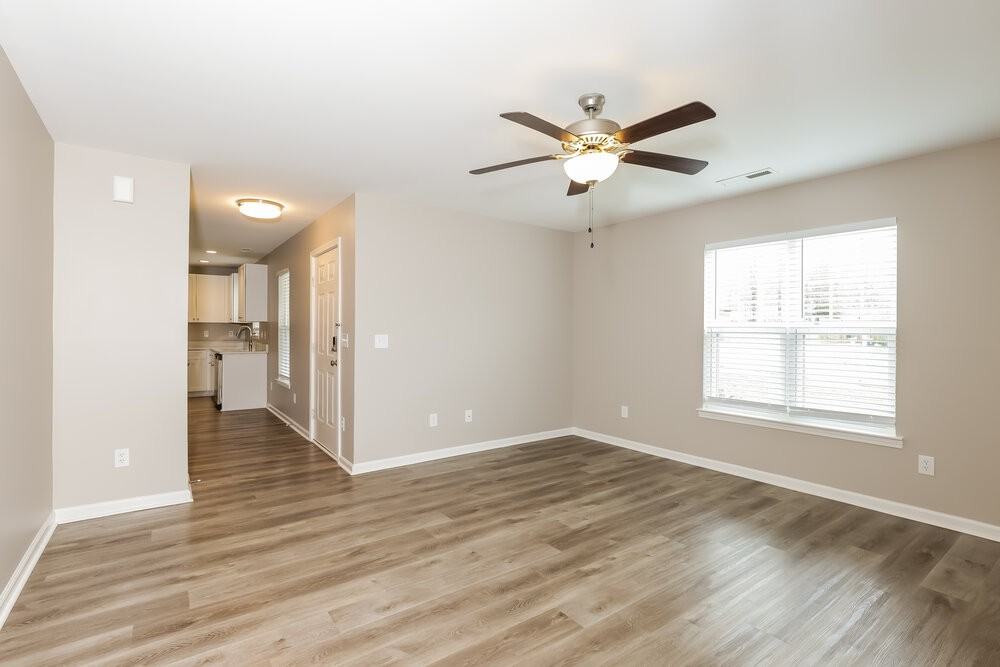 223 Caddel St - Photo 3 of 16