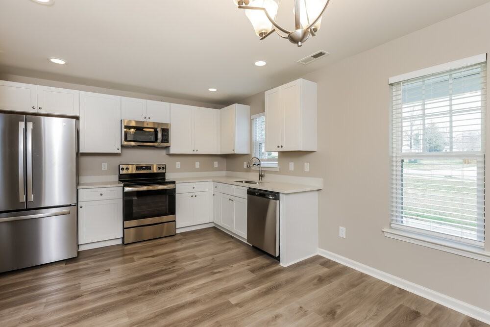 223 Caddel St - Photo 6 of 16
