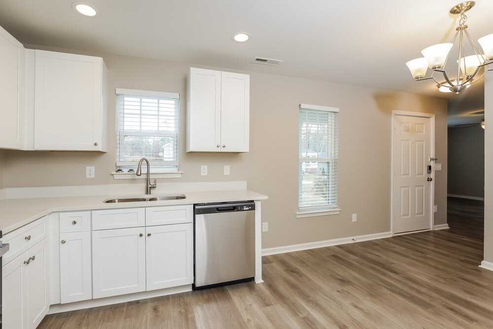 223 Caddel St - Photo 7 of 16