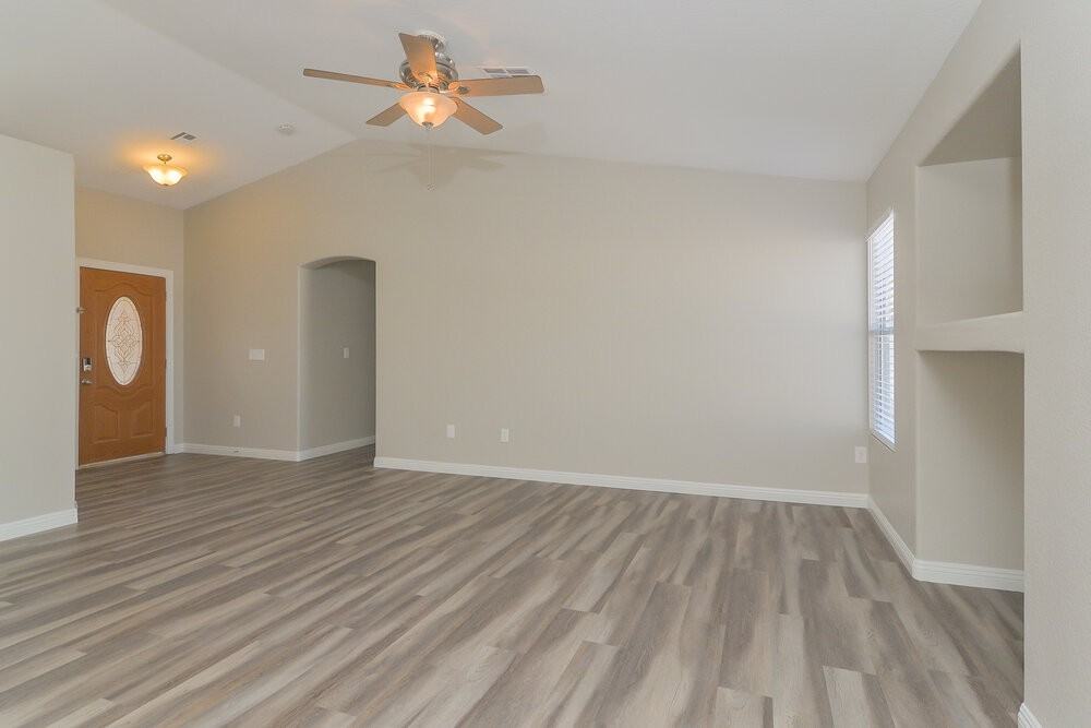 1100 Sport Of Kings Ave - Photo 5 of 16