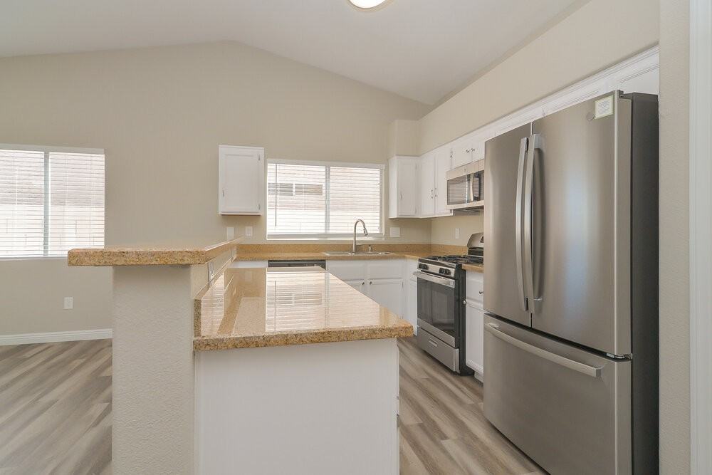 1100 Sport Of Kings Ave - Photo 7 of 16
