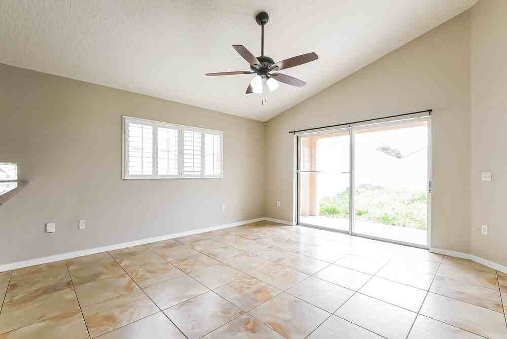 14643 Lady Victoria Blvd - Photo 5 of 16