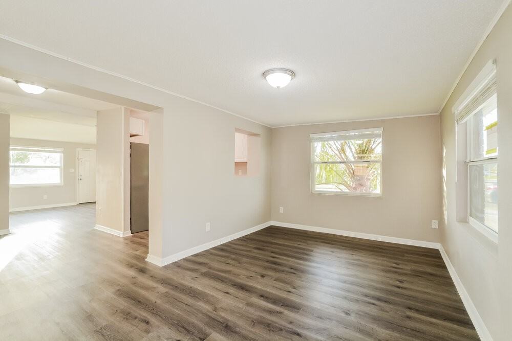 1198 Maxey Dr - Photo 3 of 19