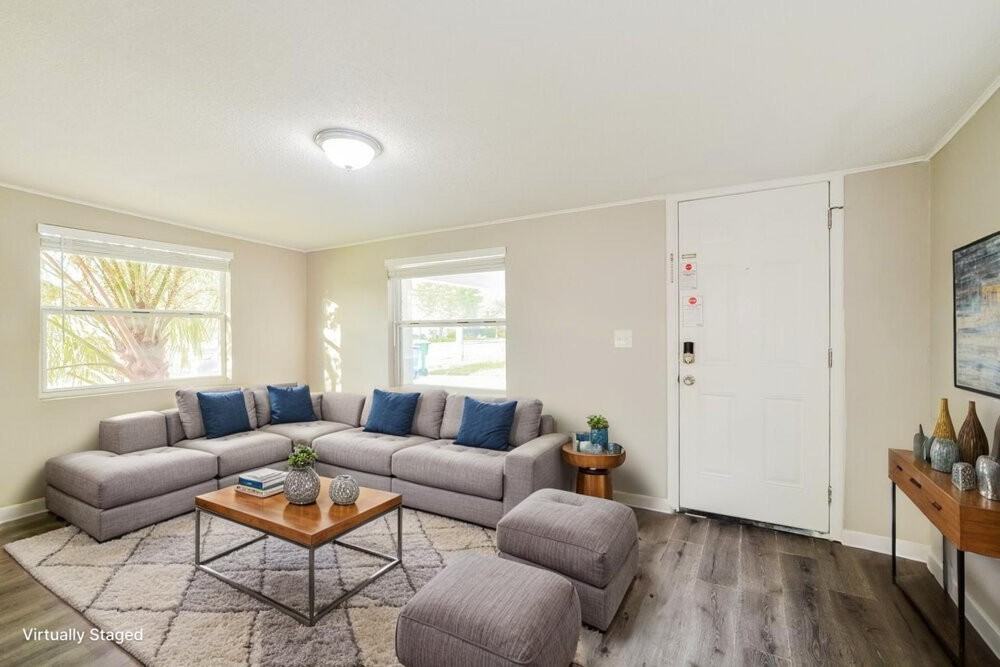 1198 Maxey Dr - Photo 4 of 19