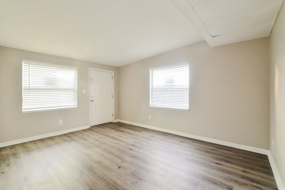 1198 Maxey Dr - Photo 7 of 19