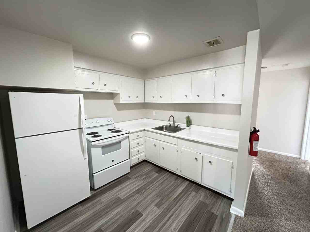 Karen Court Apartments - Photo 6 of 17