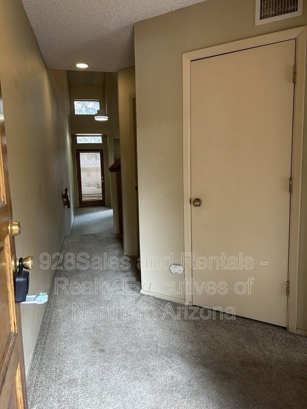 4005 N Goodwin Cir - Photo 2 of 16