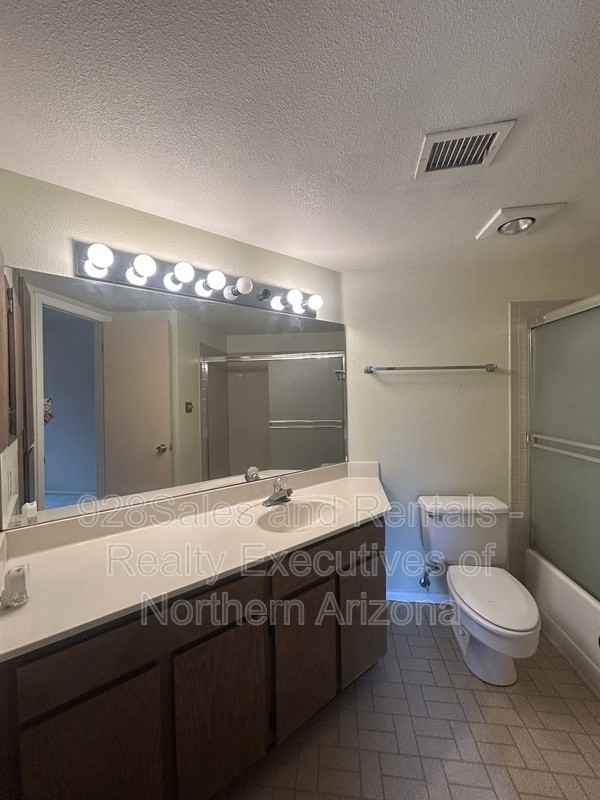 4005 N Goodwin Cir - Photo 4 of 16