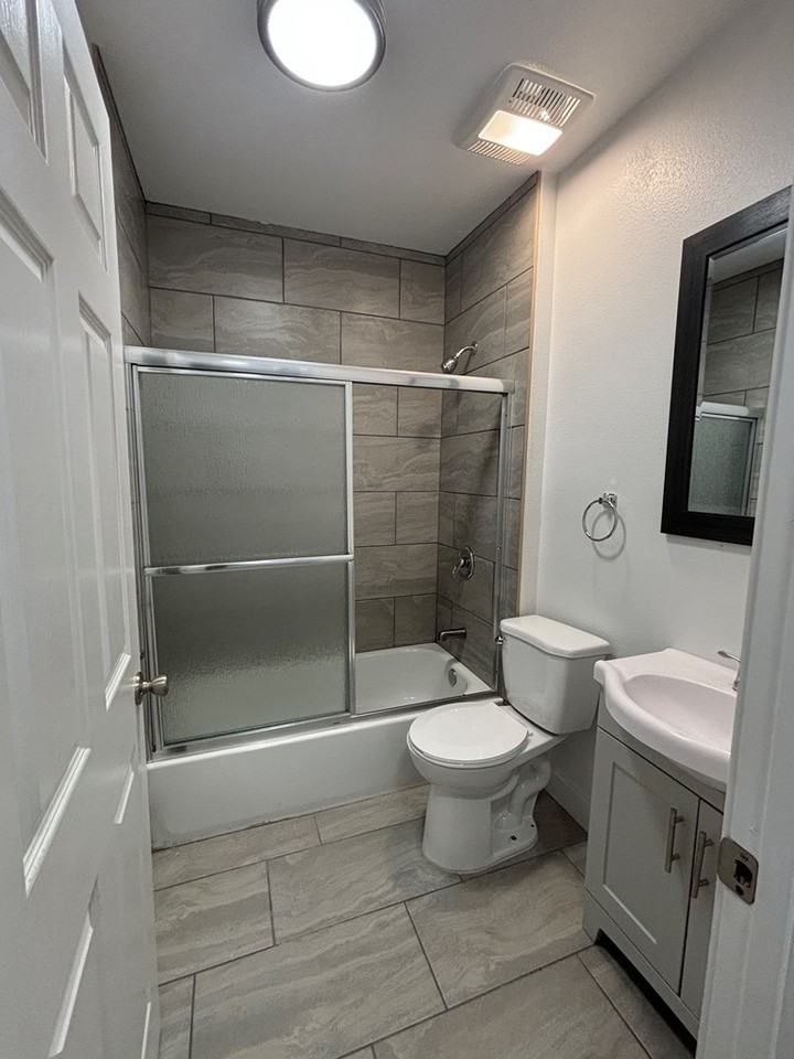 329 East Gage Avenue #329 1/2 - Photo 6 of 13