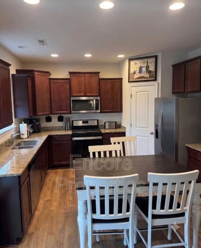 1617 Maddox Park Dr - Photo 2 of 8