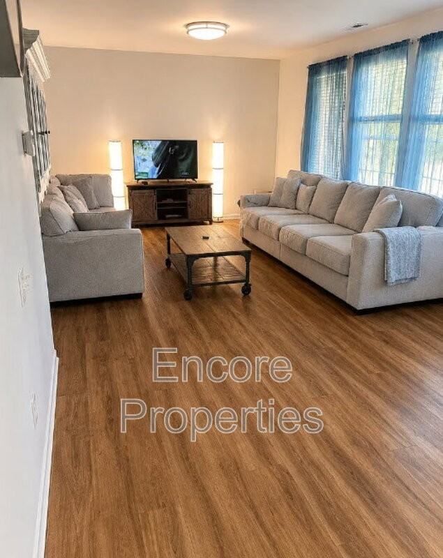 1617 Maddox Park Dr - Photo 4 of 8